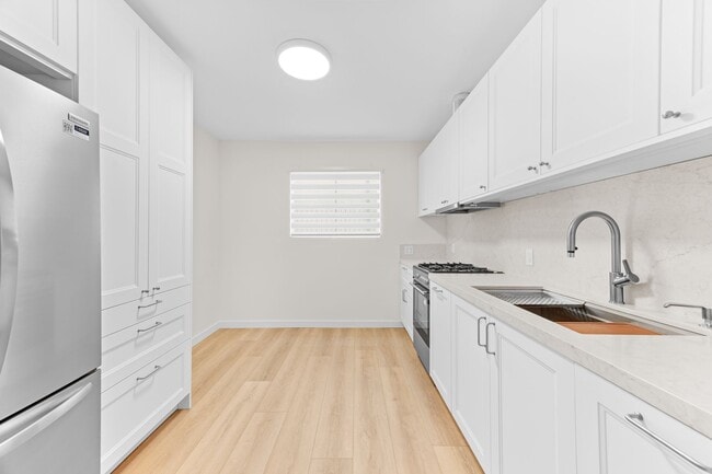 4345 Ventura Canyon Ave in Los Angeles, CA - Building Photo - Building Photo