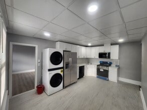 247 W Duncannon Ave, Unit 2nd Fl. in Philadelphia, PA - Building Photo - Building Photo