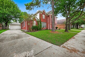 19018 Ridge Hill Ct in Houston, TX - Building Photo - Building Photo