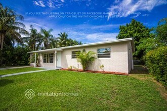 10005 SW 166th St in Miami, FL - Building Photo - Building Photo