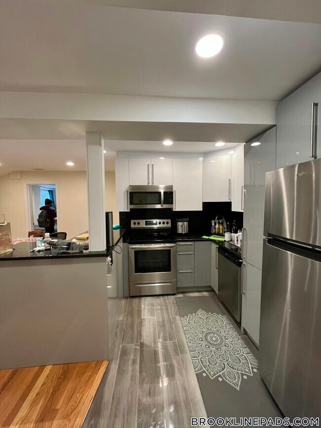1801 Beacon St in Brookline, MA - Building Photo - Building Photo