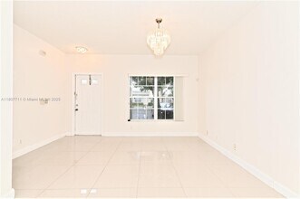 69 Simonton Cir in Weston, FL - Building Photo - Building Photo