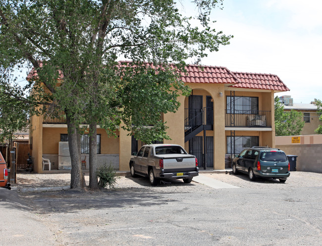 300 Pennsylvania St NE in Albuquerque, NM - Foto de edificio - Building Photo