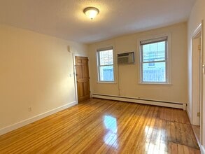 19 Roberts St, Unit 1A in Brookline, MA - Building Photo - Building Photo
