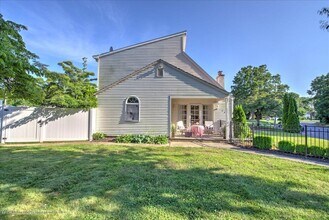 24 Mt Dr in West Long Branch, NJ - Building Photo - Building Photo