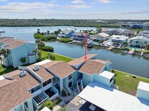 1 Windrush Blvd, Unit Beautiful Waterfront in Indian Rocks Beach, FL - Building Photo - Building Photo