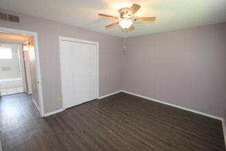 Center Court Apartments-1 month FREE! in Collierville, TN - Building Photo - Building Photo