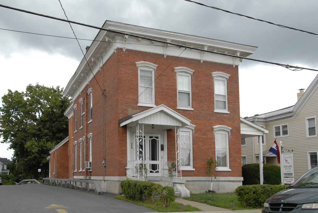 201 N Washington St in Herkimer, NY - Building Photo