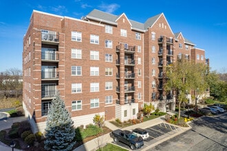 Groves of Palatine in Palatine, IL - Foto de edificio - Building Photo