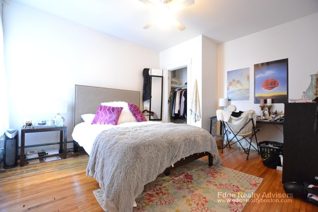 19 Saint Lukes Rd, Unit 1 in Boston, MA - Building Photo