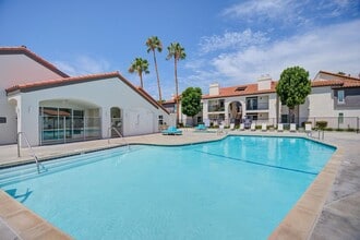 Laguna Gardens in Laguna Niguel, CA - Foto de edificio - Building Photo