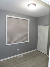 951 W 51st St, Unit 1 in Chicago, IL - Foto de edificio - Building Photo