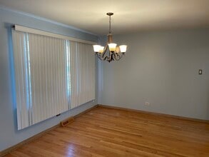 10335 Laporte Ave in Oak Lawn, IL - Building Photo - Building Photo