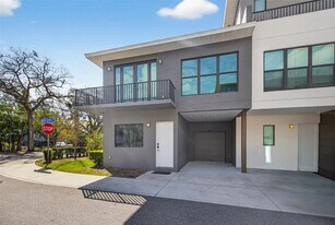 8706 Palm Ranches Pl in Tampa, FL - Building Photo