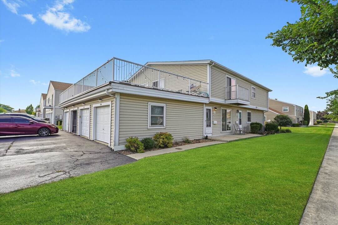 7940 164th Pl in Tinley Park, IL - Building Photo