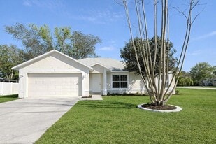 14069 Drysdale St in Spring Hill, FL - Building Photo