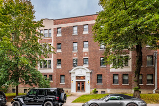 Rembrant in Montréal, QC - Building Photo