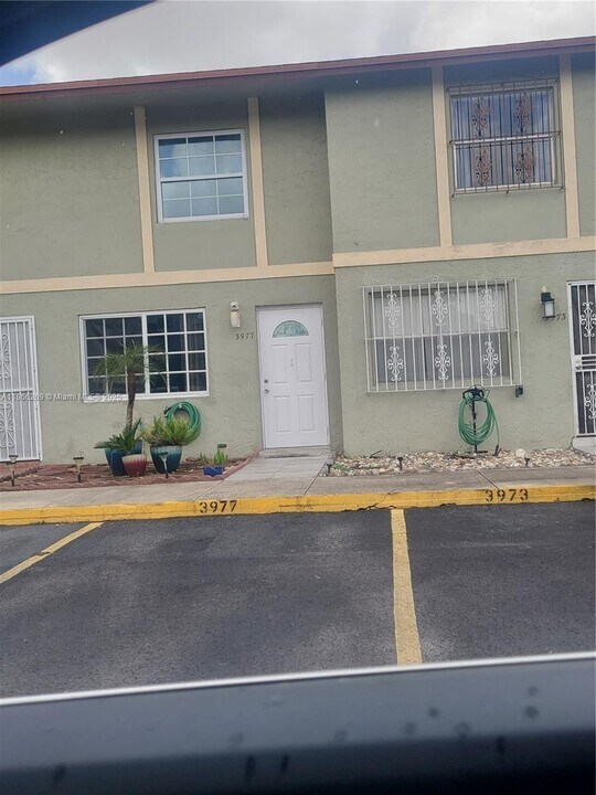 3973 W 9th Ln in Hialeah, FL - Building Photo