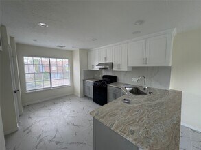 12827 Waybridge St in Sugar Land, TX - Building Photo - Building Photo