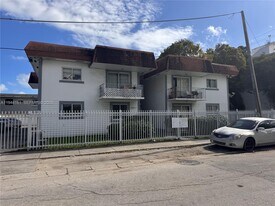 8045 NE 1st Ave in Miami, FL - Building Photo