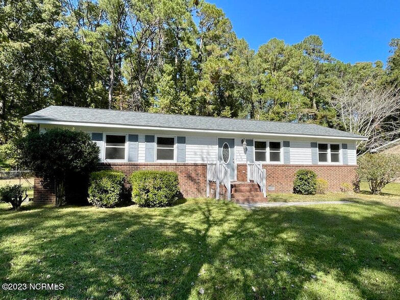 3804 Brandywine Dr in New Bern, NC - Foto de edificio