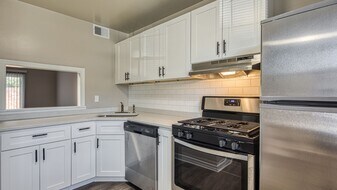 Stratford Hills Apartment and Townhomes in Richmond, VA - Building Photo