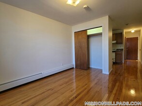 8 Wait St in Roxbury Crossing, MA - Foto de edificio - Building Photo