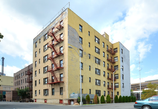 Manor Apartments in New Rochelle, NY - Building Photo - Building Photo