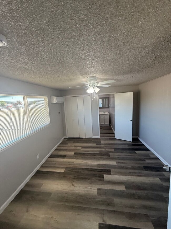1802 Earl Ave in Corcoran, CA - Building Photo - Building Photo