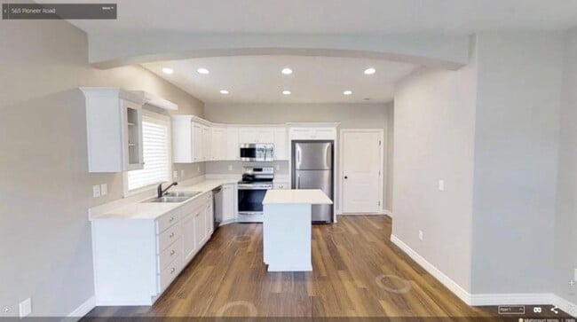 property at 565 Pioneer Rd
