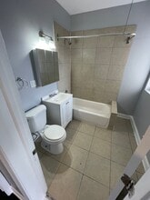 7406 S Phillips Ave in Chicago, IL - Building Photo - Building Photo