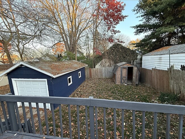 1307 Nestor Ave in Akron, OH - Foto de edificio - Building Photo