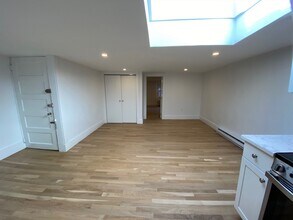 85 Charles St, Unit 4 in Boston, MA - Building Photo - Building Photo