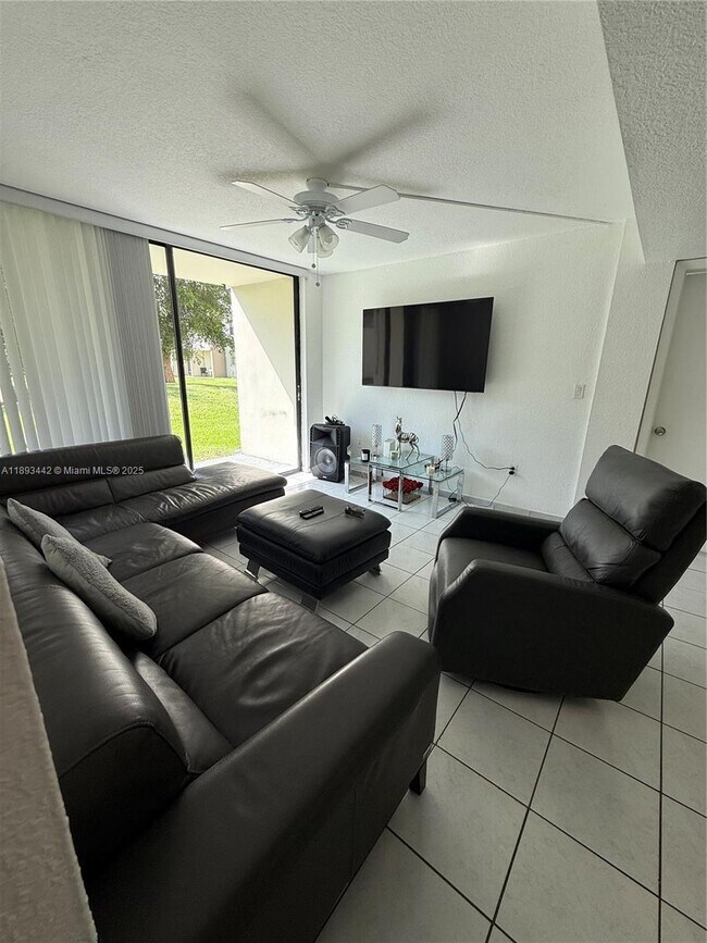 8000 SW 149th Ave in Miami, FL - Building Photo - Building Photo