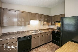 3050 Acoma Dr in Indianapolis, IN - Foto de edificio - Building Photo