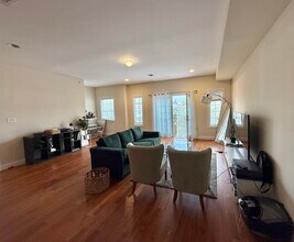 313 Frank E Rodgers Blvd N in Harrison, NJ - Building Photo - Building Photo