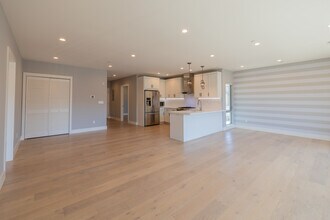 520 El Camino Real in San Carlos, CA - Building Photo - Interior Photo