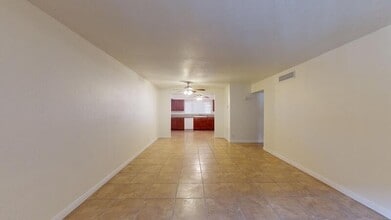 356 E Desert Inn Rd in Las Vegas, NV - Building Photo - Building Photo