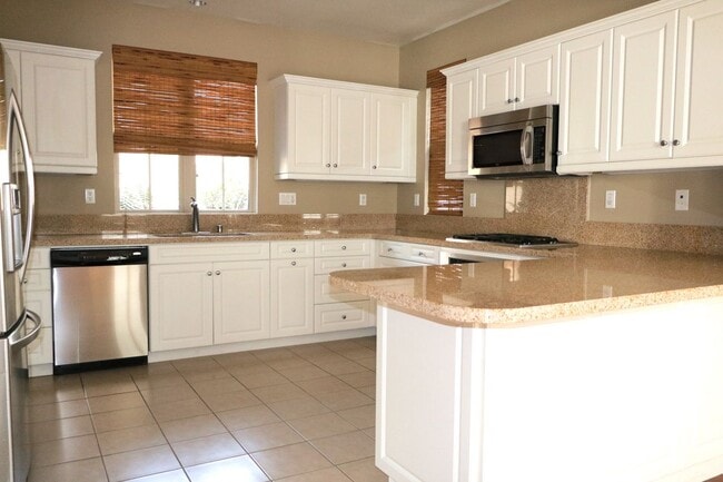 203 Mantle in Irvine, CA - Building Photo - Building Photo