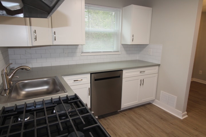 504 Maytide St in Pittsburgh, PA - Building Photo