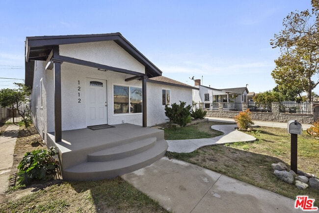 property at 1212 W 92nd St