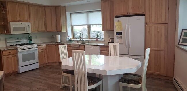 10 Andrew Dr in Monroe Township, NJ - Building Photo - Building Photo