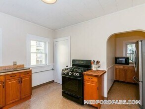 294 Boston Ave in Medford, MA - Building Photo - Building Photo