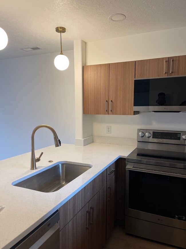 7327 Springcrest Ct in Midvale, UT - Building Photo - Building Photo