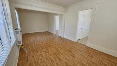 354 1/2 Douglas St in Los Angeles, CA - Building Photo - Building Photo