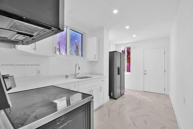 3025 NW 8th Ave in Miami, FL - Building Photo - Building Photo