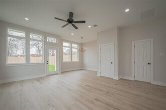 918 St Clair St in Houston, TX - Foto de edificio - Building Photo