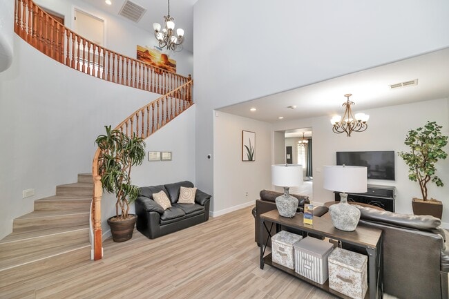 property at 3305 E Windsor Dr