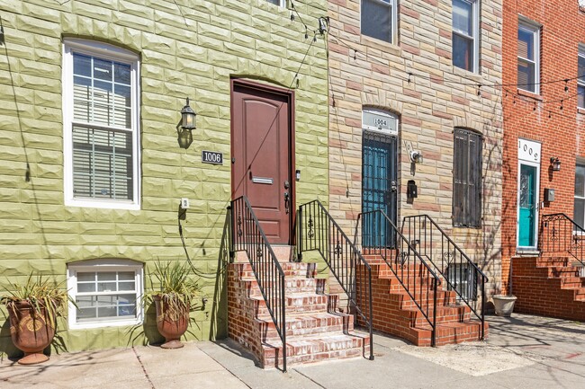 property at 1006 W Cross St
