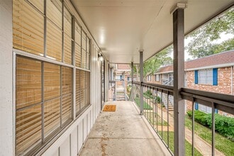 2350 Bering Dr in Houston, TX - Building Photo - Building Photo